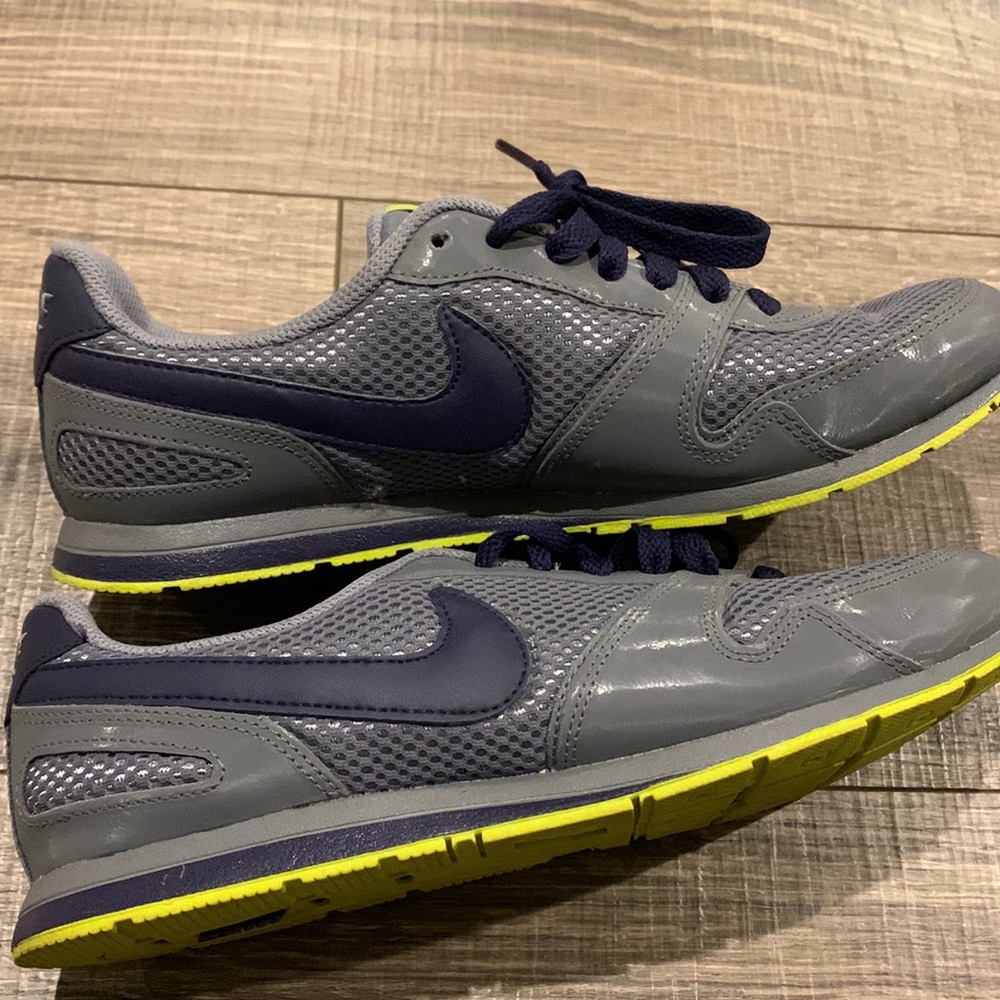 Nike woman sneaker size 7